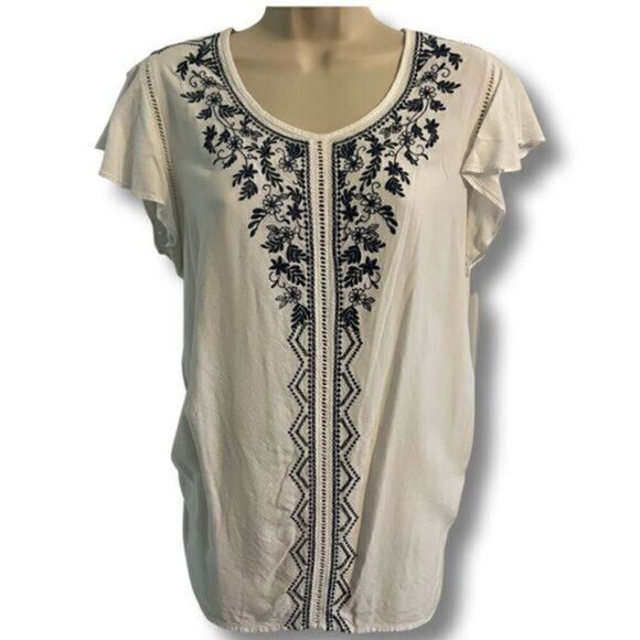 White Sleeveless Boho Top. Navy trim with a floral pattern and lace. Size Medium - Picture 1 of 4